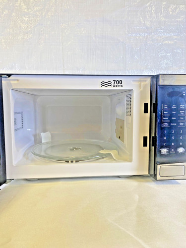 Microwave 700 watt - 700,